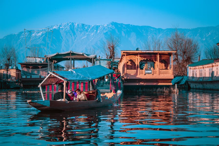 Family Getaway to Kashmir | FREE Dal Lake Ride